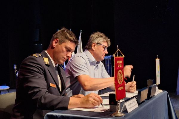 podpis-aneksa-med-občino-in-gasilsko-zvezo66FFD593-0910-BBAB-C2C4-C45DD388EAD7.jpg