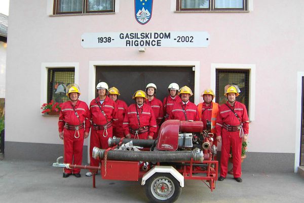 motorna-brizgalna-rosenbauerA27386EE-23F0-A025-3387-4E98C5BA4198.jpg